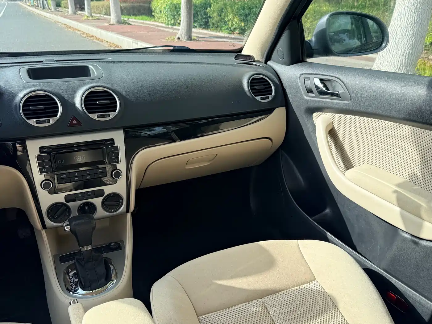 Volkswagen Lavida 2011 1.6L Automatic Leisure Edition фото 11