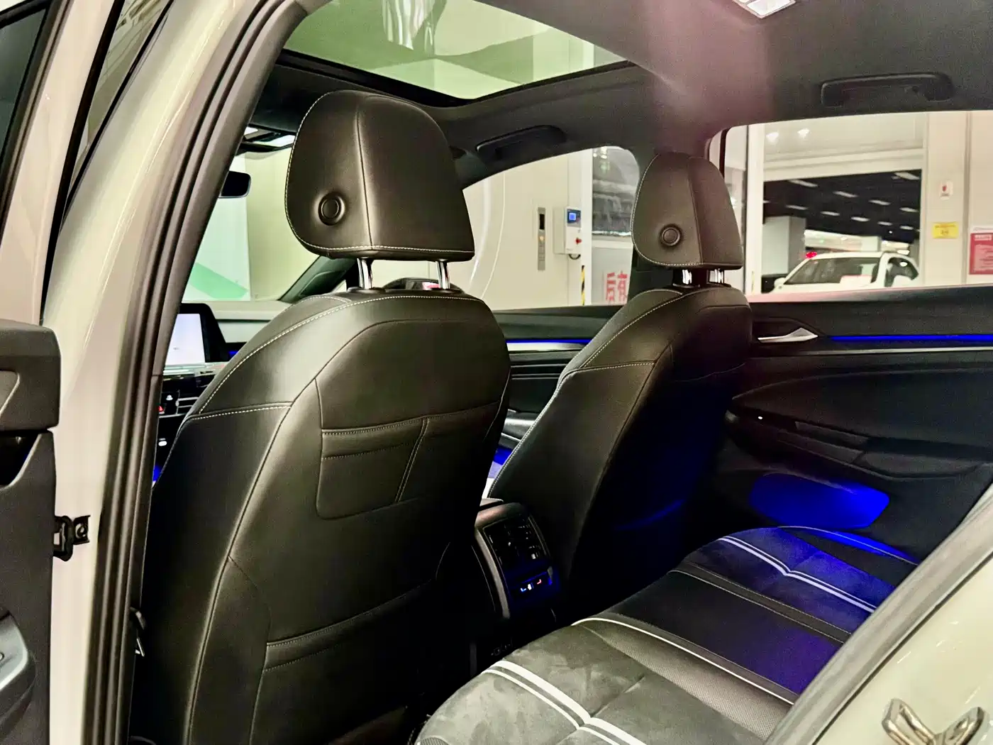 Volkswagen Golf 2021 280TSI DSG R-Line фото 6