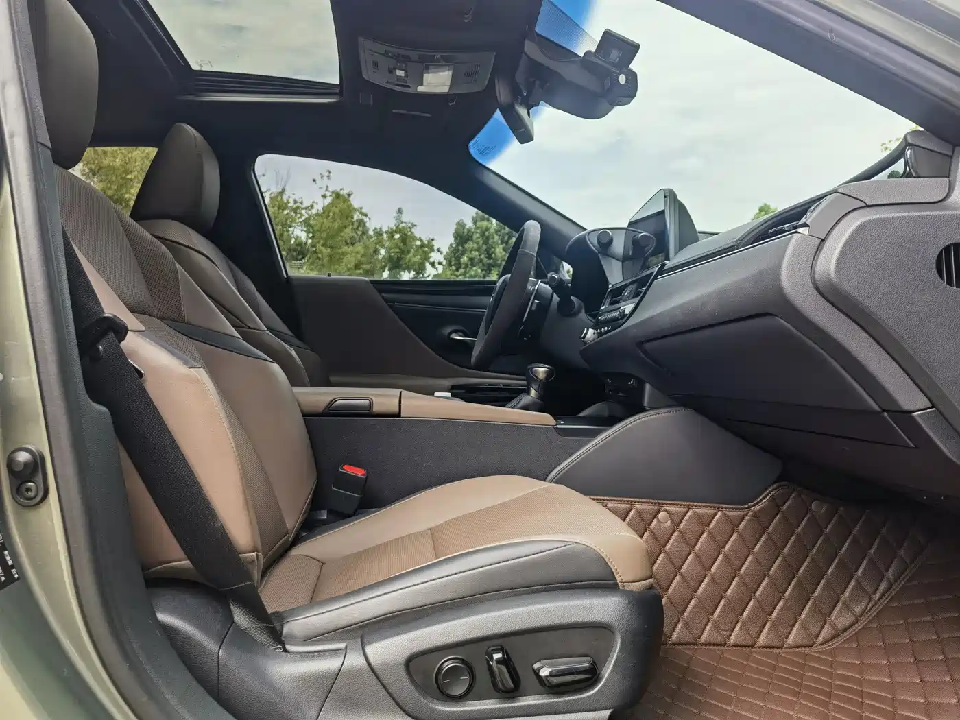 Lexus ES 2021 200 Excellence Edition фото 12
