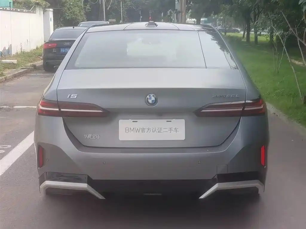 Фото 4 - BMW i5
