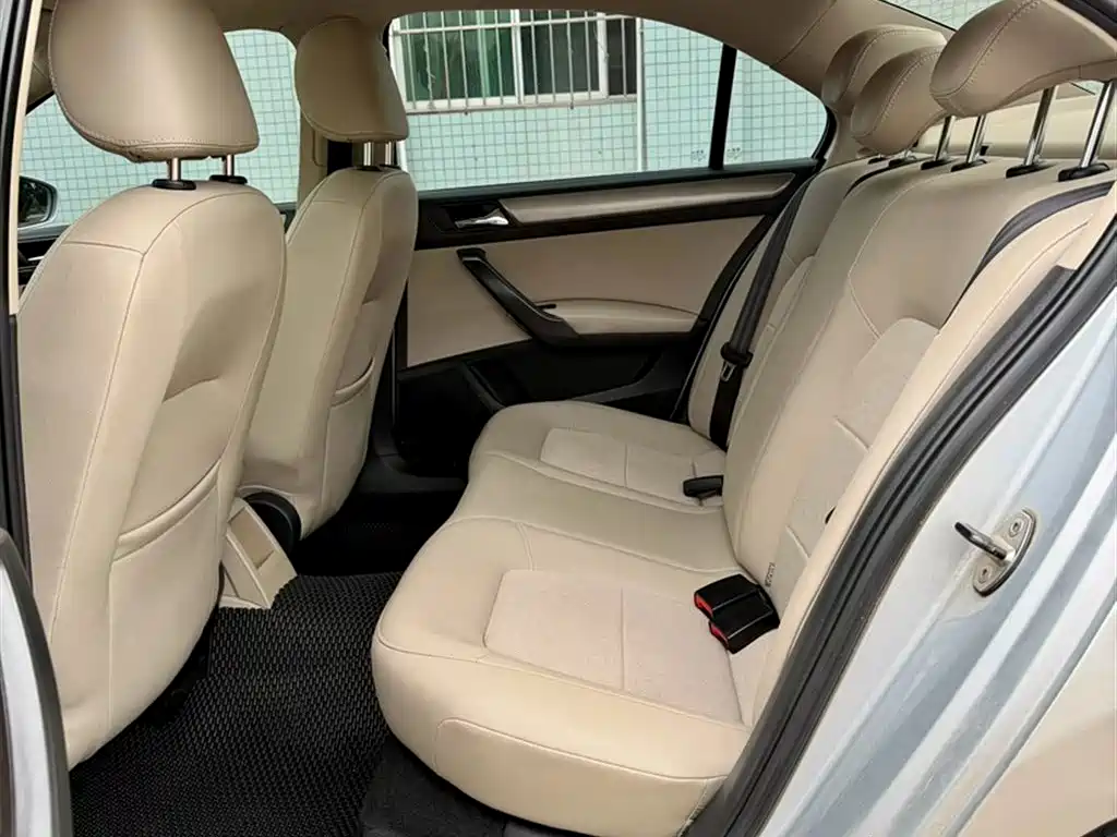 Volkswagen Santana 2013 1.6L Automatic Comfort Edition фото 15