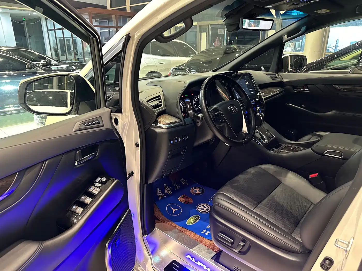 Toyota Alphard 2020 Hybrid 2.5L Premium Edition фото 7