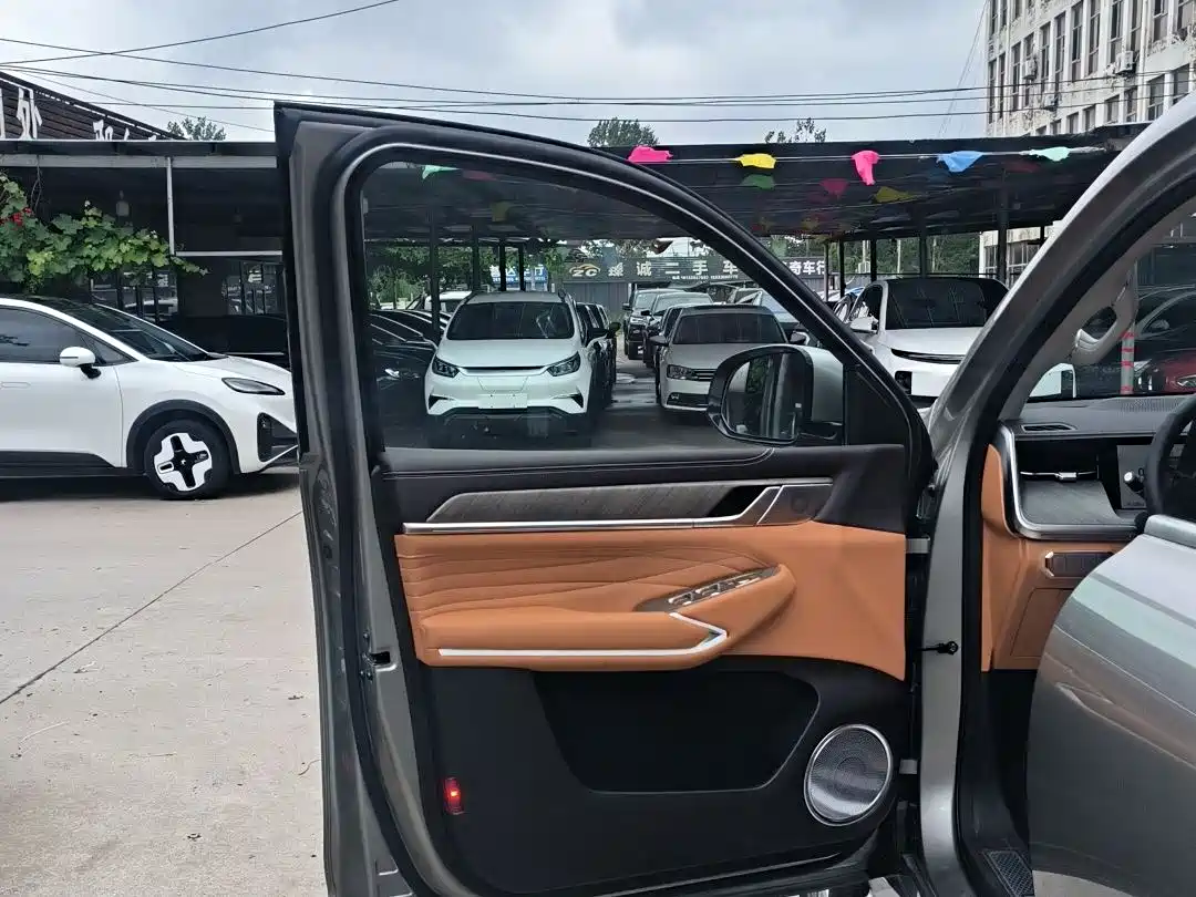 Tank 500 EV 2026 Hi4-Z Smart Edition фото 8