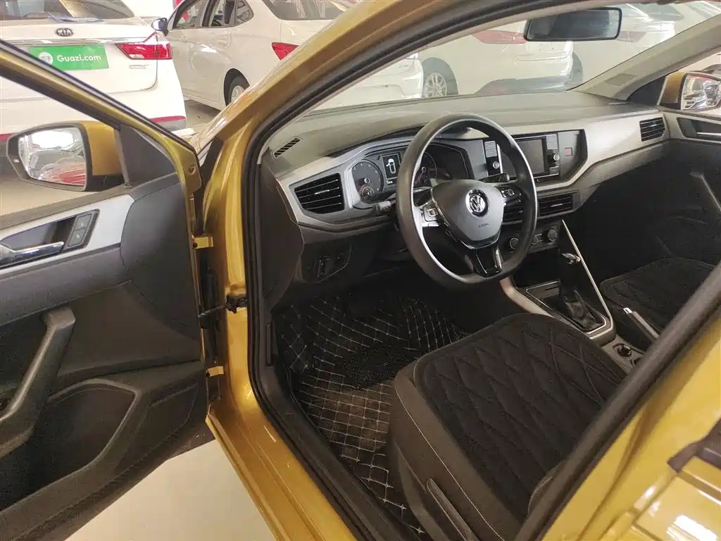 VOLKSWAGEN POLO
