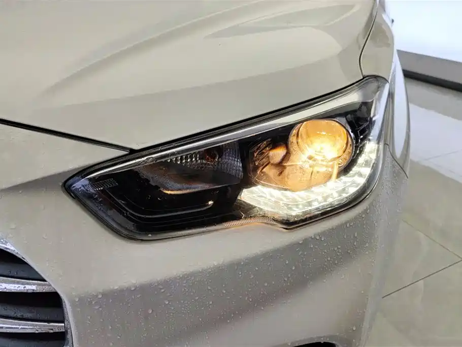 Hyundai Beijing Hyundai ix35 2018 2.0L Automatic 2WD Zhiyong·Enjoyment Edition фото 5
