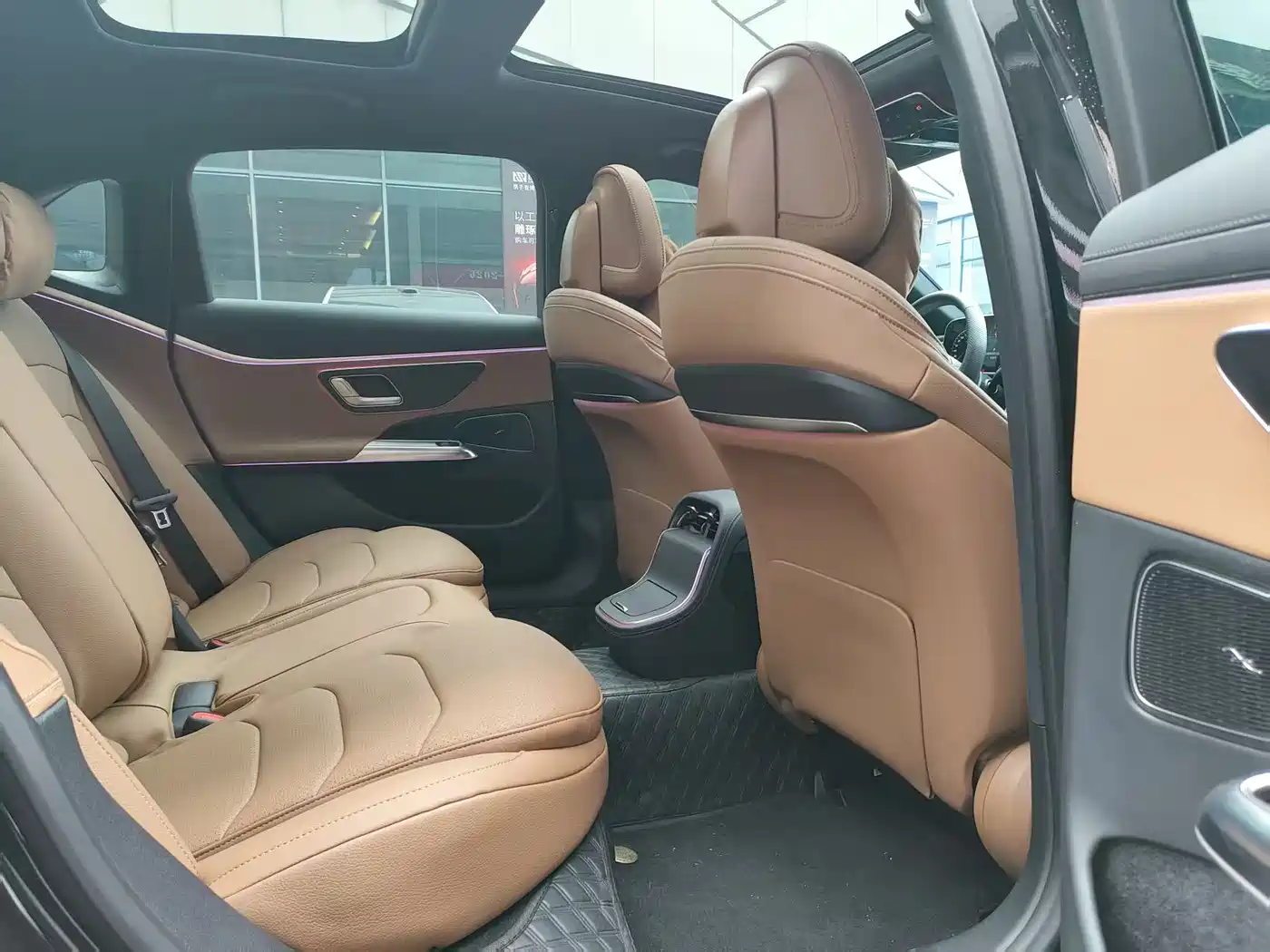 Mercedes-Benz E-Class 2024 E 300 L Fashion фото 9