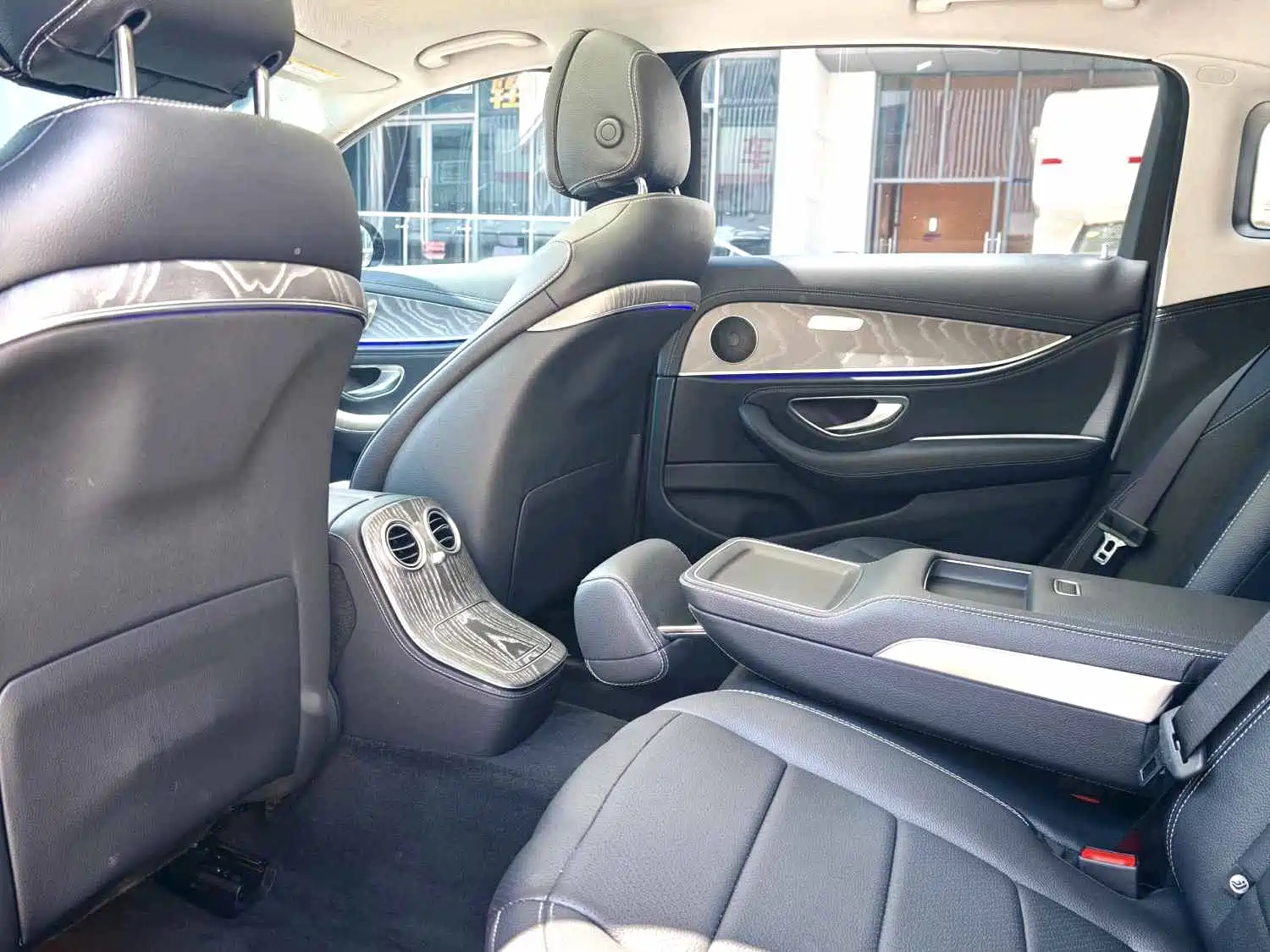 Фото 10 - Mercedes-Benz E-Class