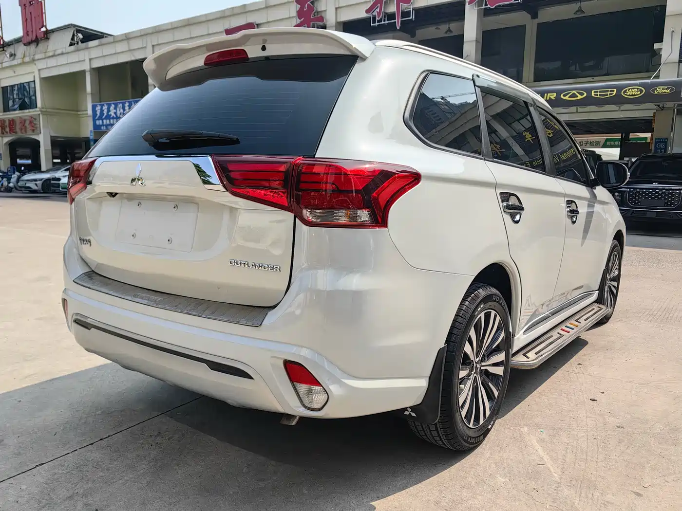 MITSUBISHI OUTLANDER