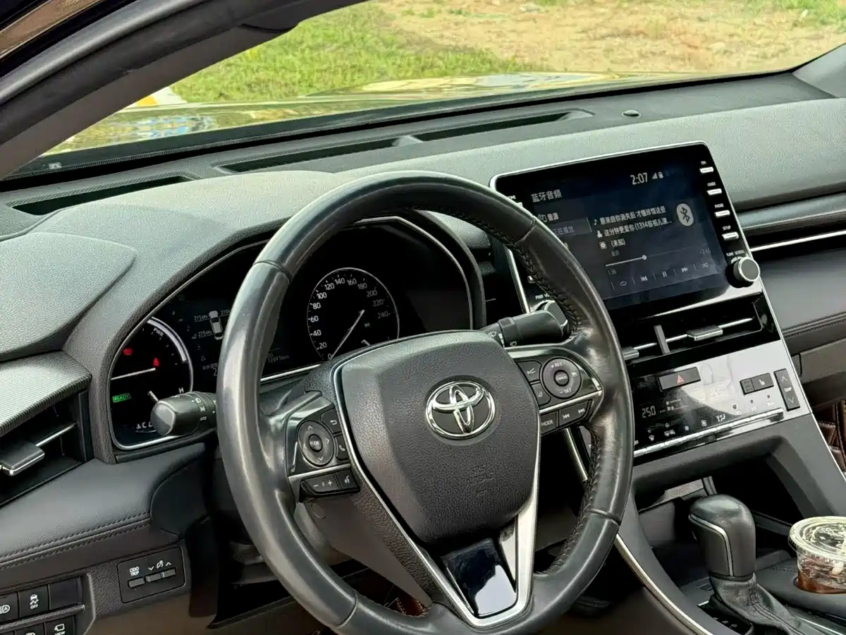 Toyota Avalon 2019 Hybrid 2.5L XLE Premium Edition China V фото 3