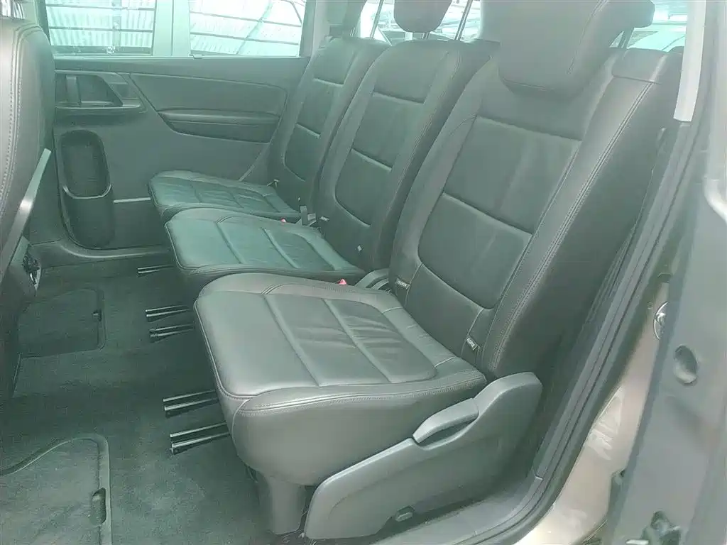 Volkswagen Sharan 2014 2.0TSI Comfort фото 17