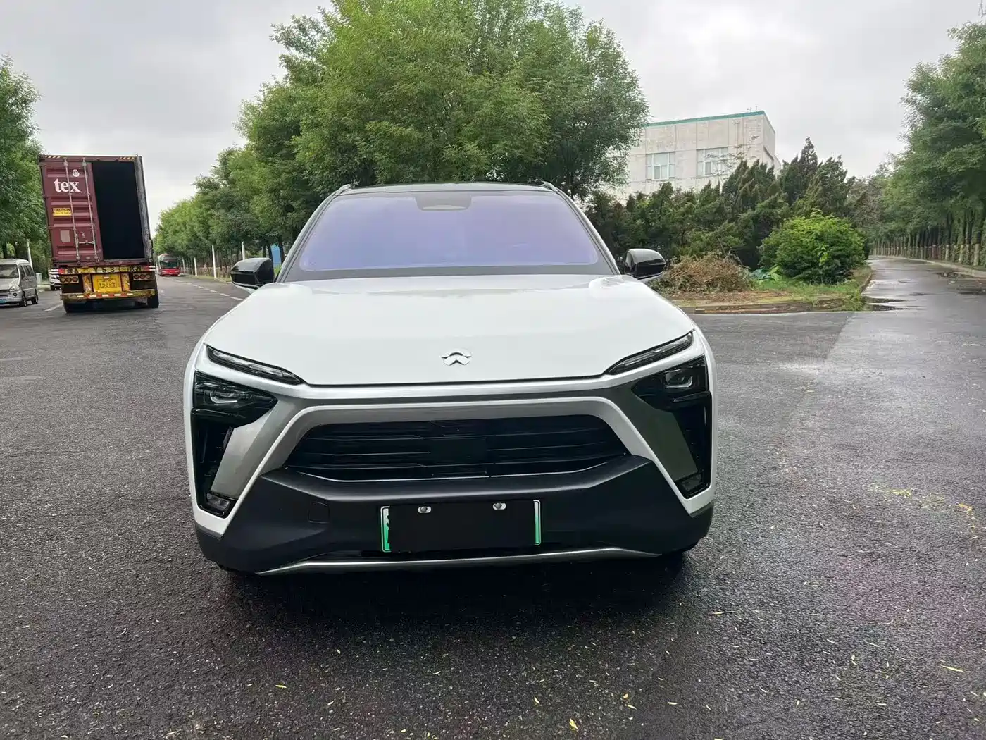 Фото 2 - NIO ES8