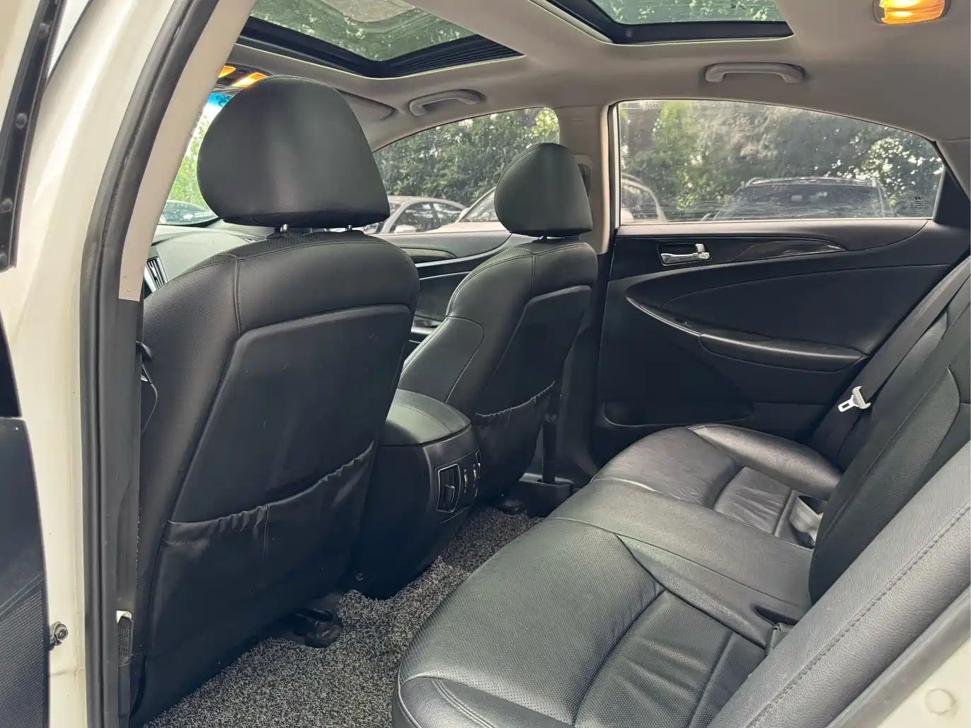 Hyundai Sonata 2014 2.0L Automatic Luxury фото 16