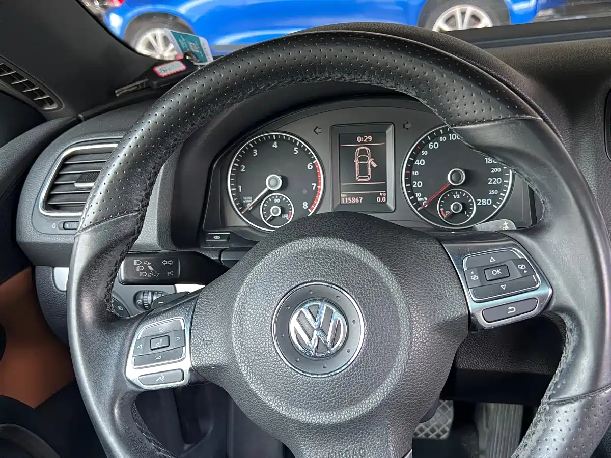 Volkswagen Scirocco 2011 2.0TSI Luxury фото 8