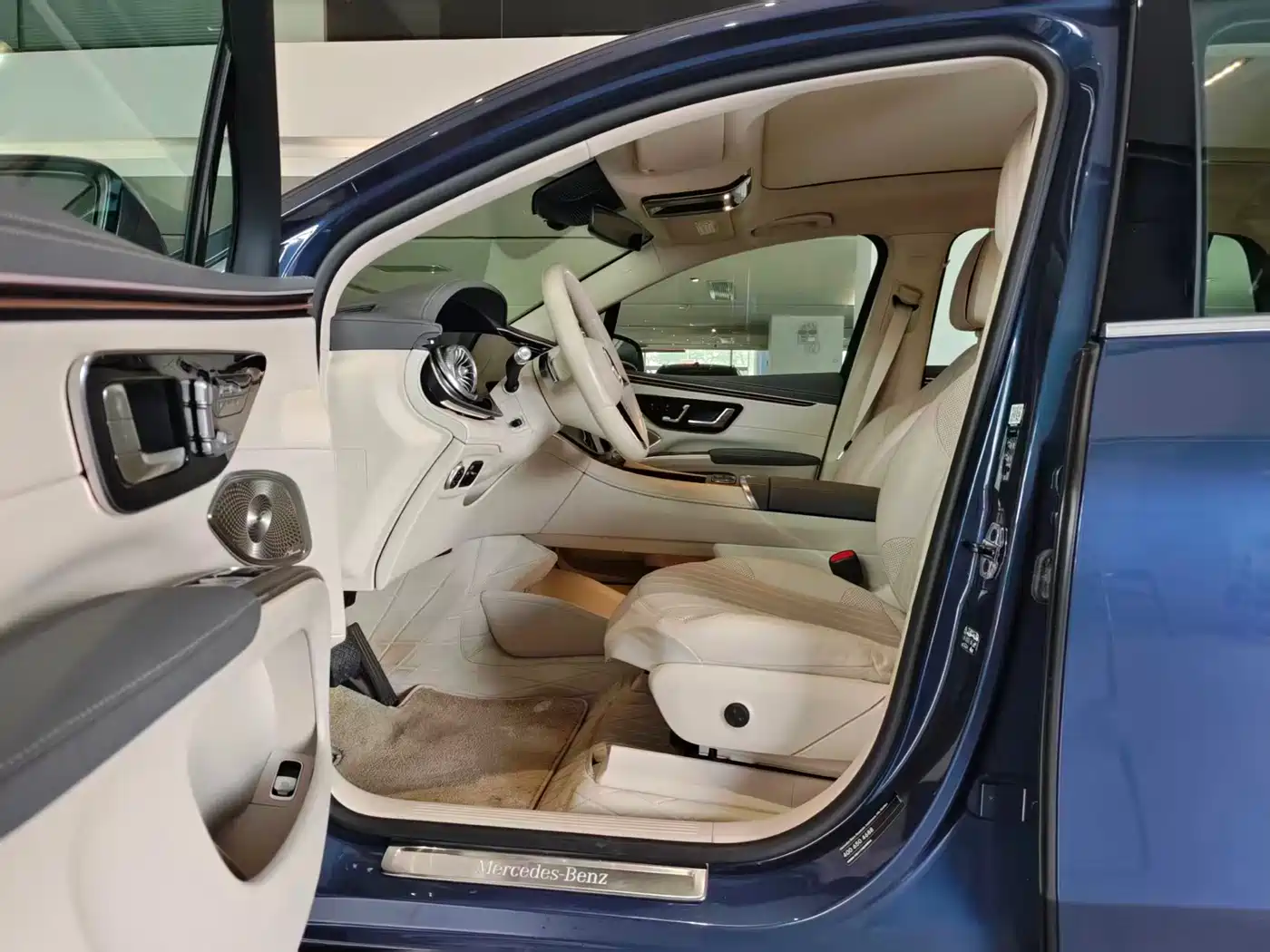 MERCEDES-BENZ EQS SUV