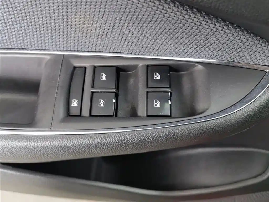 Chevrolet Cruze 2018 320 Automatic Pioneer Sunroof Edition фото 9