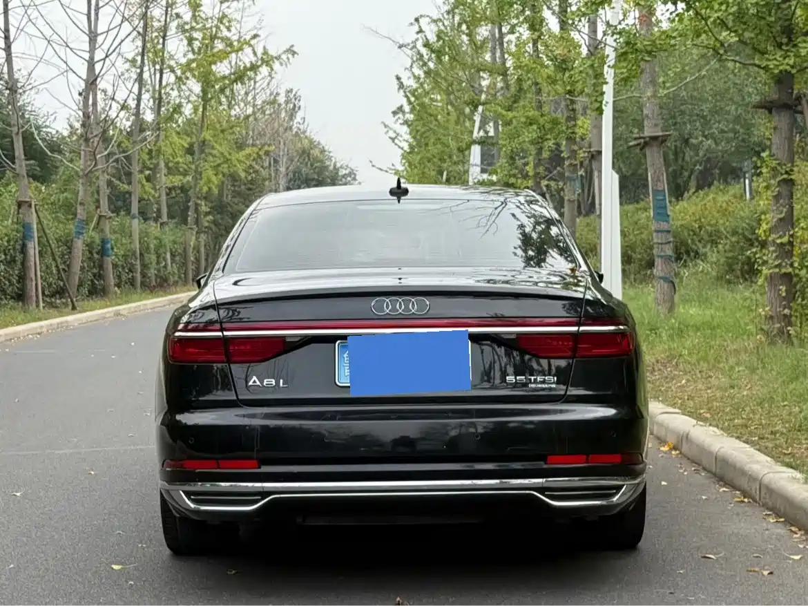 Фото 8 - Audi A8