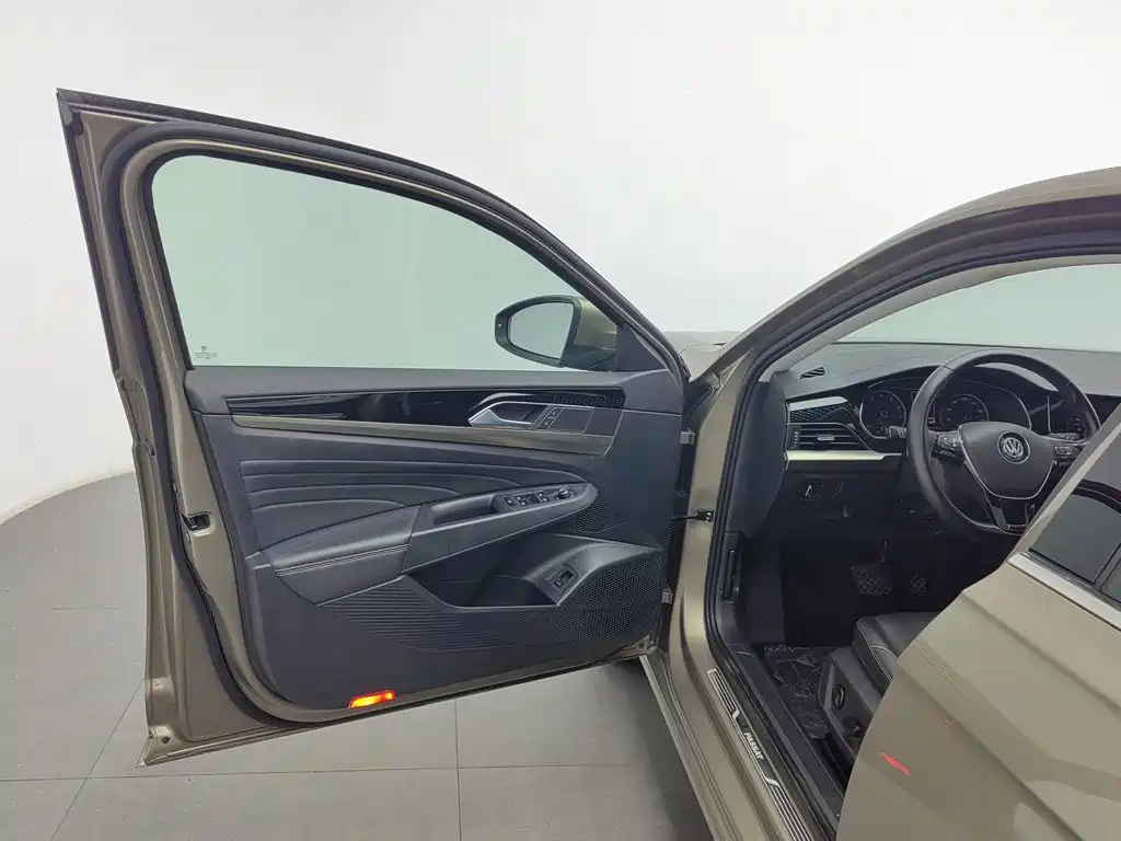 Фото 8 - Volkswagen Passat