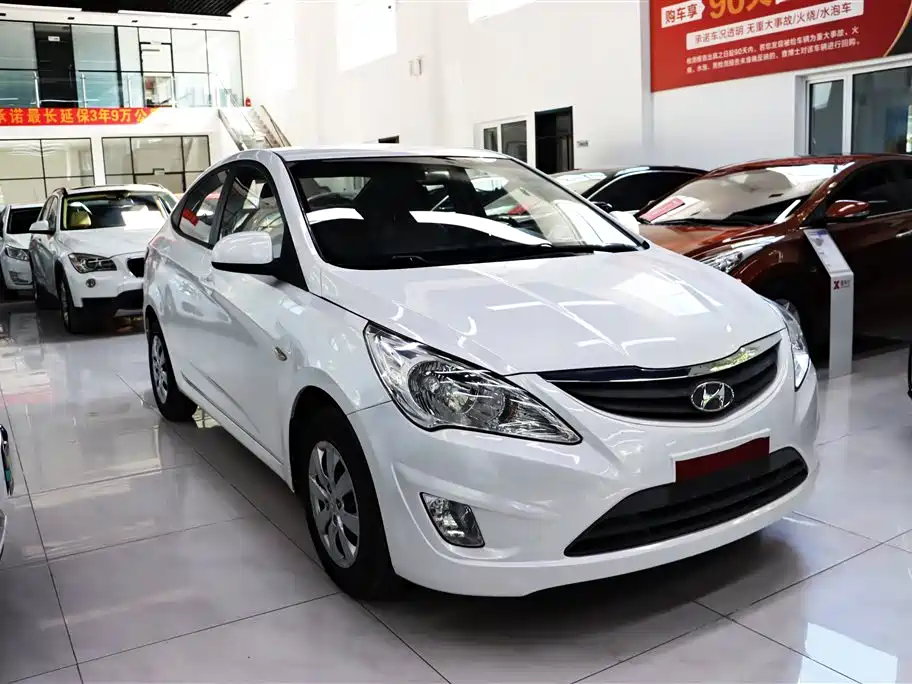 Hyundai Verna 2010 Sedan 1.4L Automatic Comfort GS фото 3
