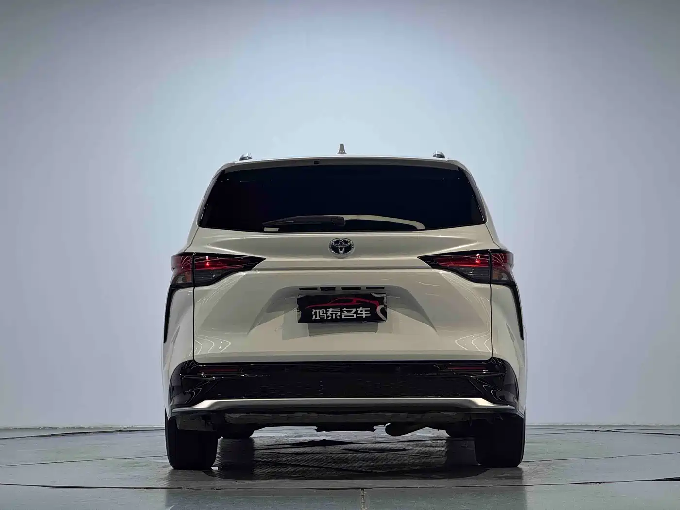 Photo 18 - Toyota Granvia