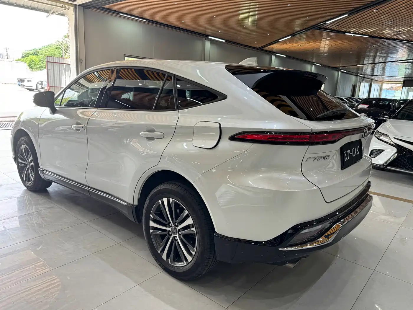 Toyota Venza 2023 2.0L CVT FWD Luxury фото 7