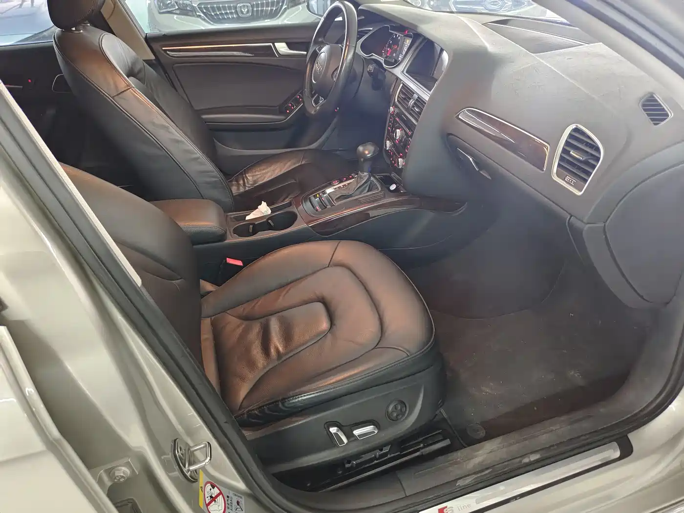 Audi A4L 2016 35 TFSI Collector's Edition S line Comfort фото 6