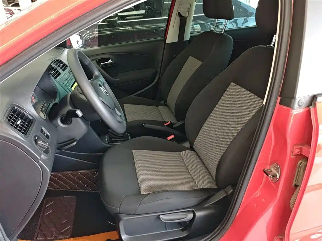 Volkswagen Polo 2016 1.4L Automatic Trend фото 15