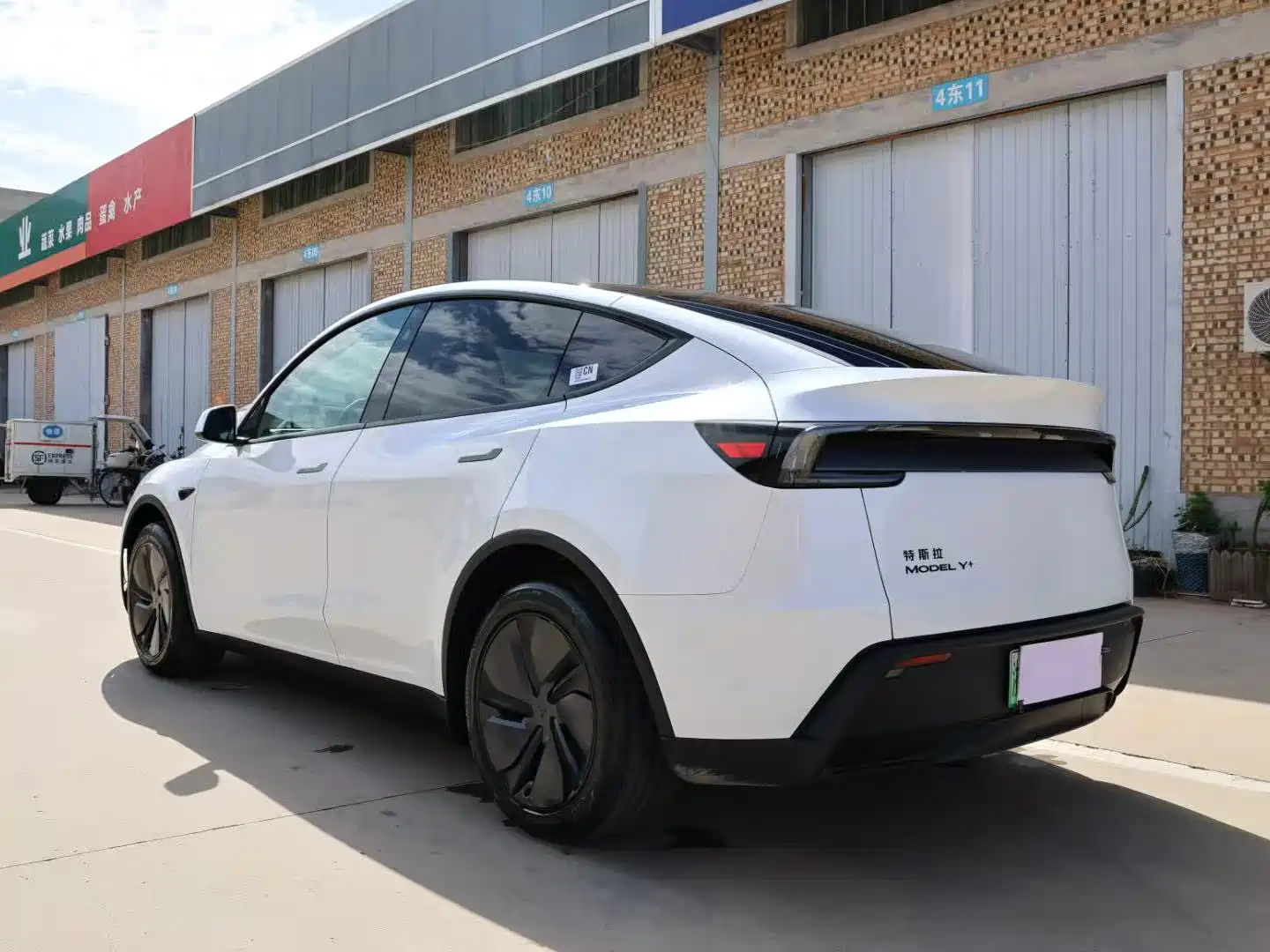 Фото 14 - Tesla Model Y