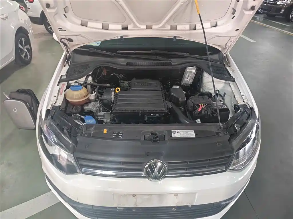 Volkswagen Polo 2016 1.4L Automatic Trend фото 16