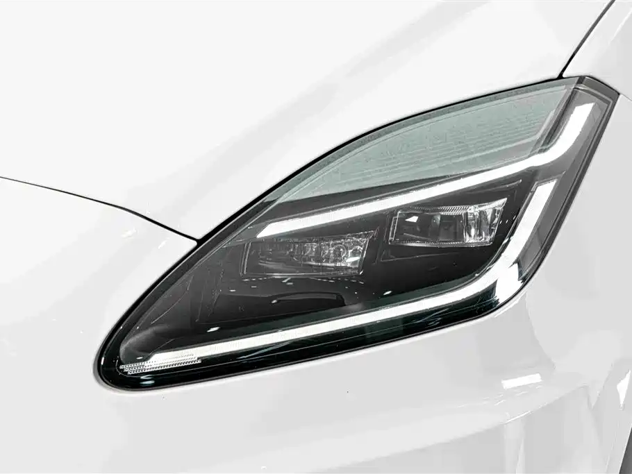 Фото 4 - Jaguar E-PACE