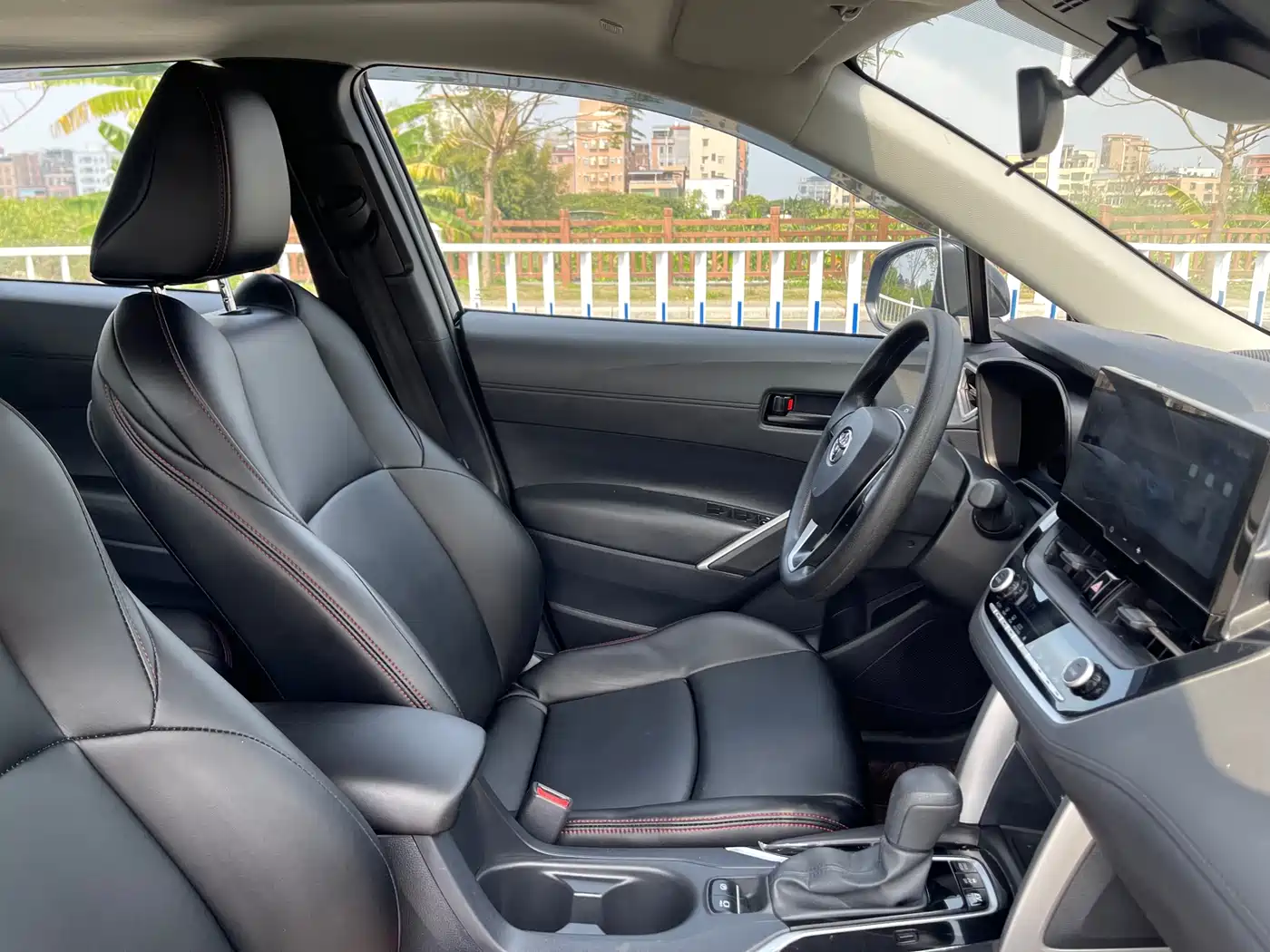 Toyota Frontlander 2024 2.0L Smart Hybrid Dual Engine Leading Edition фото 8
