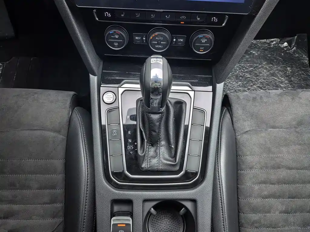 Volkswagen Magotan 2018 330TSI DSG Luxury фото 13