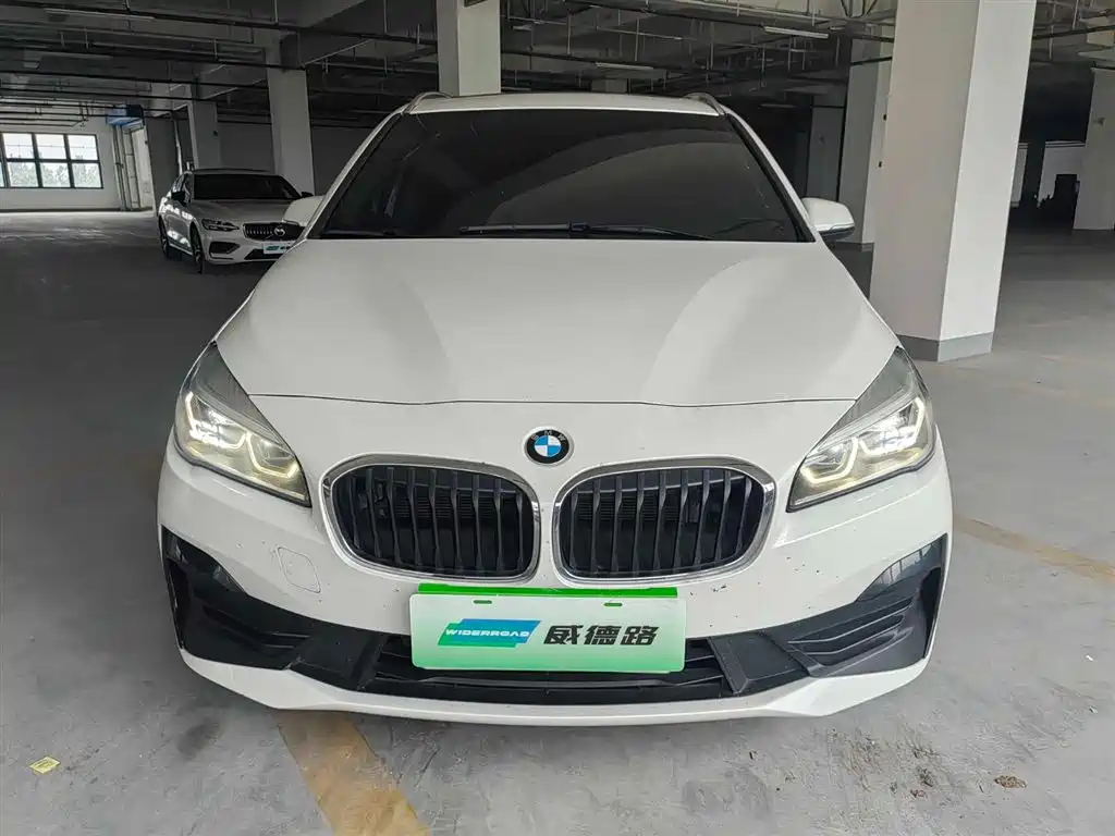 BMW 2 Series Touring 2018 218i Luxury Line фото 2