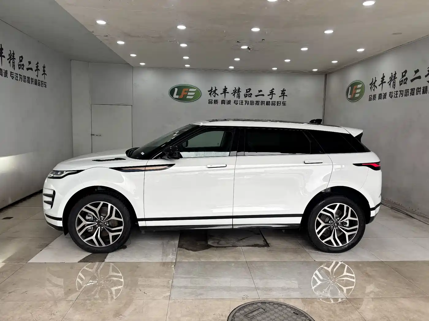 Land Rover Range Rover Evoque 2026 Range Rover Evoque L SE фото 5