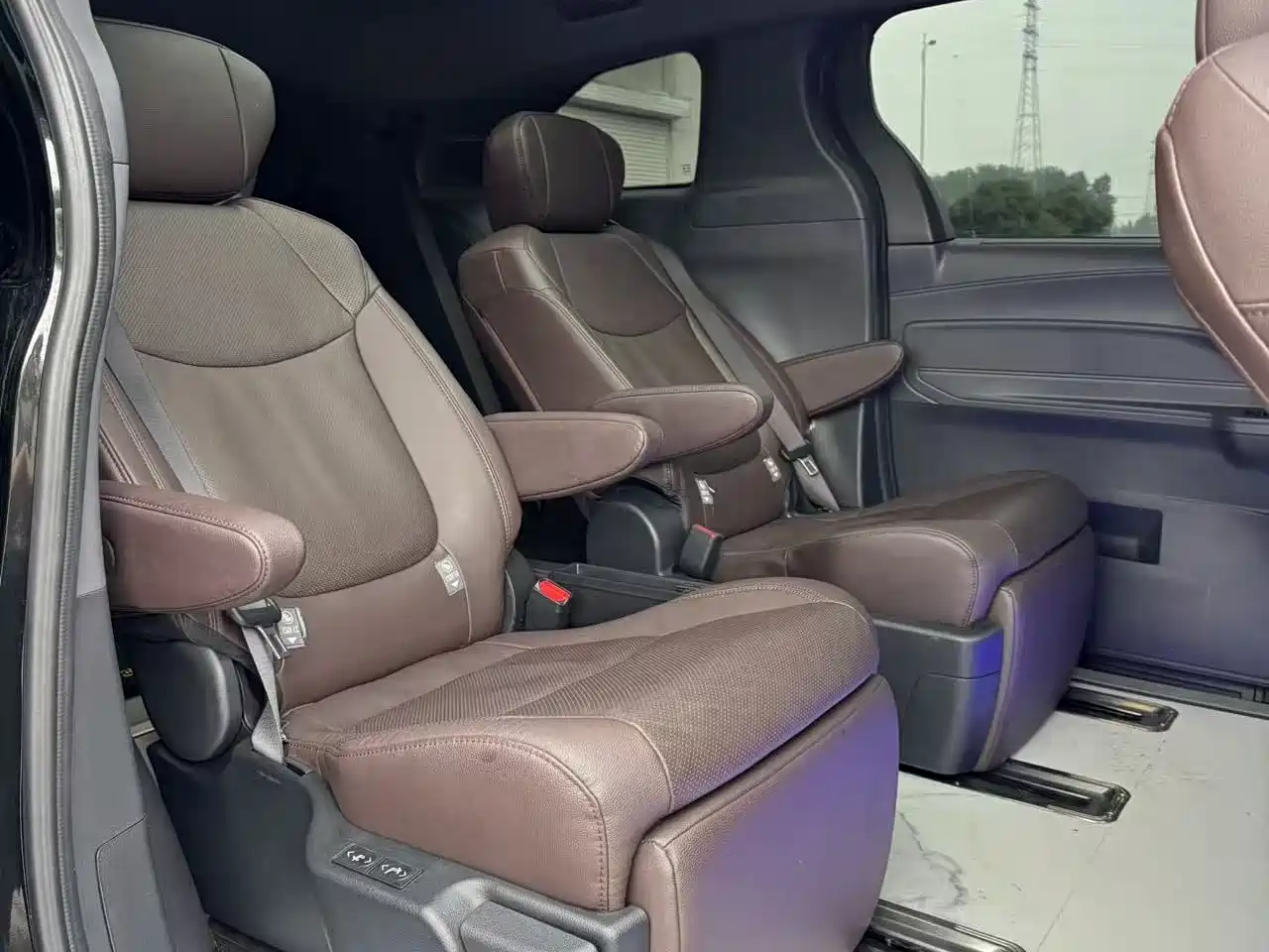 Toyota Granvia 2023 2.5L Hybrid Flagship VIP Edition фото 7