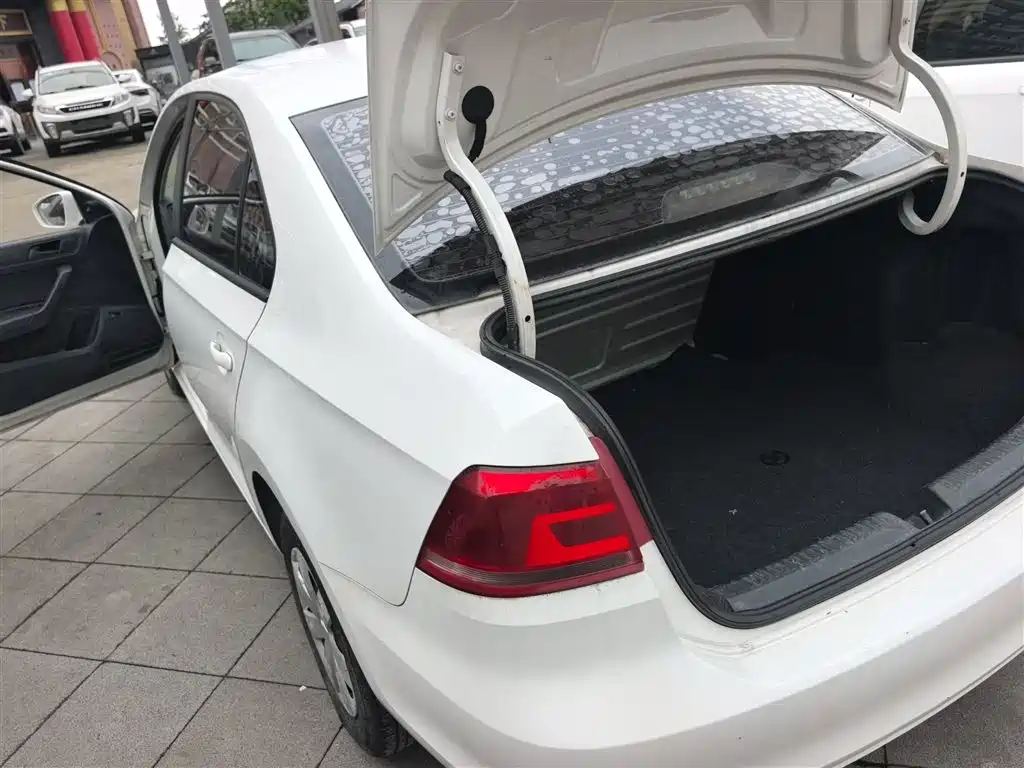 Volkswagen Santana 2015 1.6L Manual Trend Edition фото 5