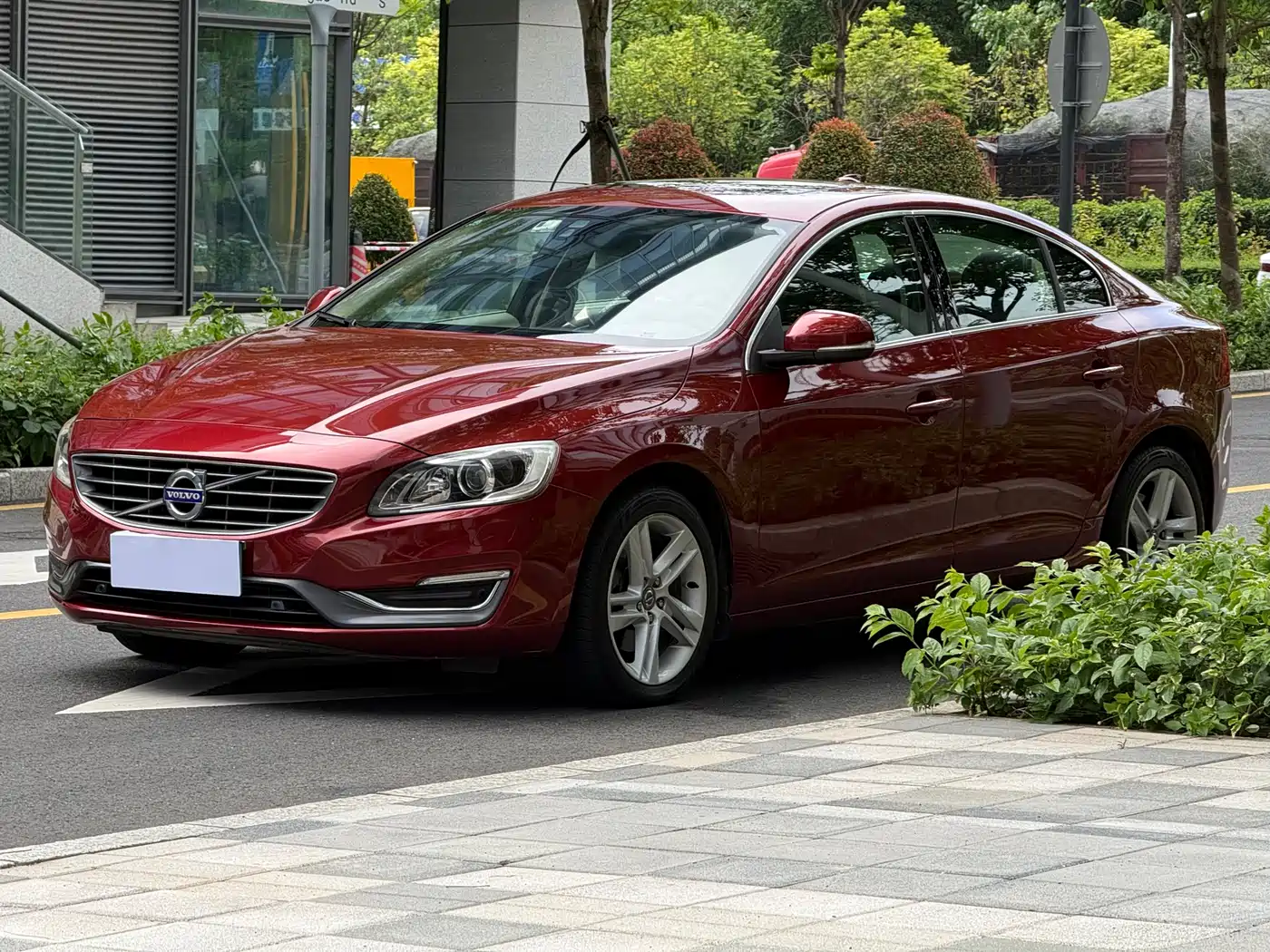 Фото 1 - Volvo S60