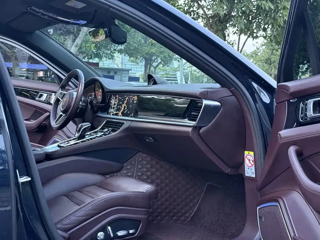 Фото 8 - Porsche Panamera