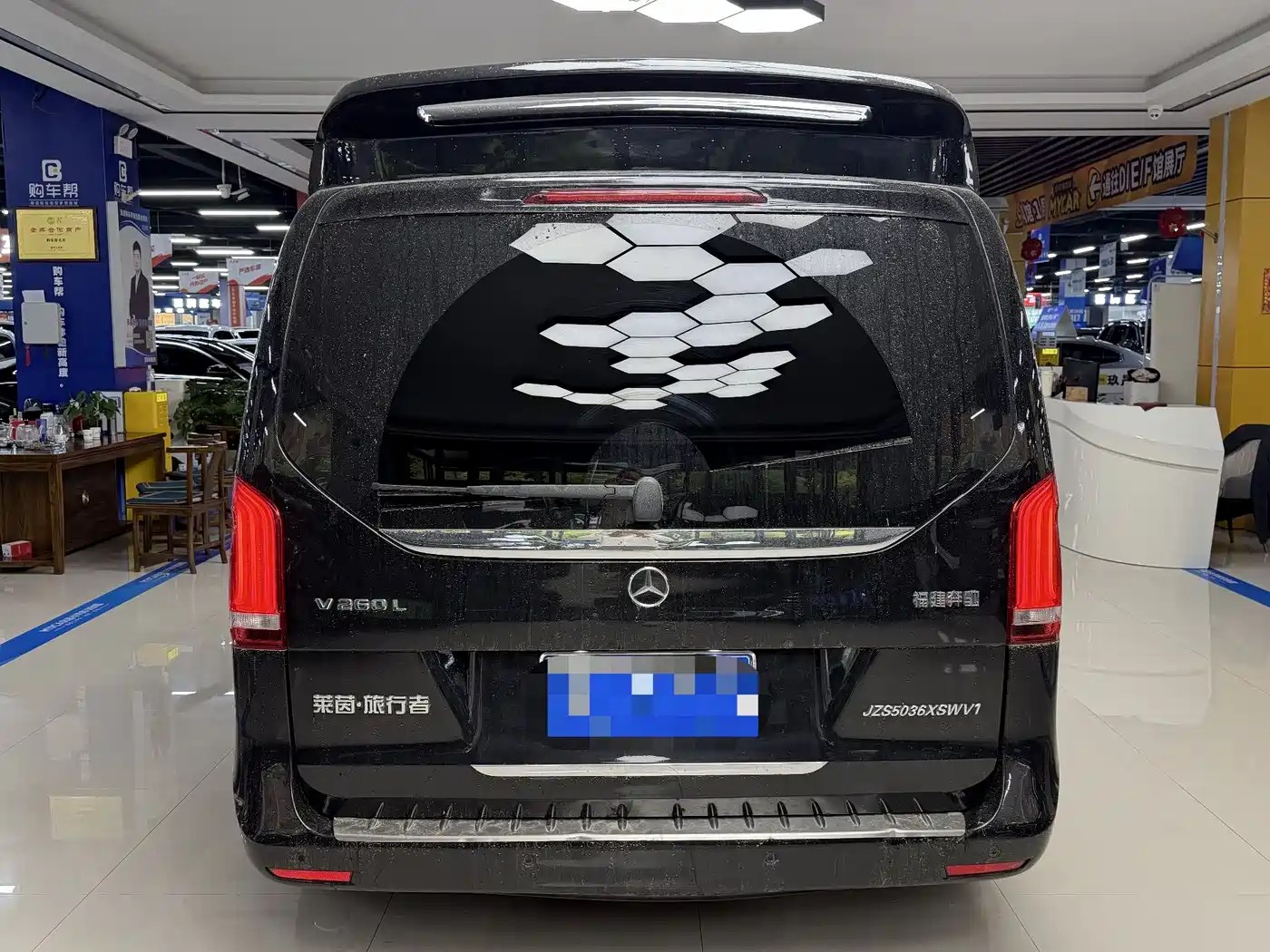 Mercedes-Benz V-Class 2018 V 260 L Premium Long Wheelbase Edition China VI фото 11