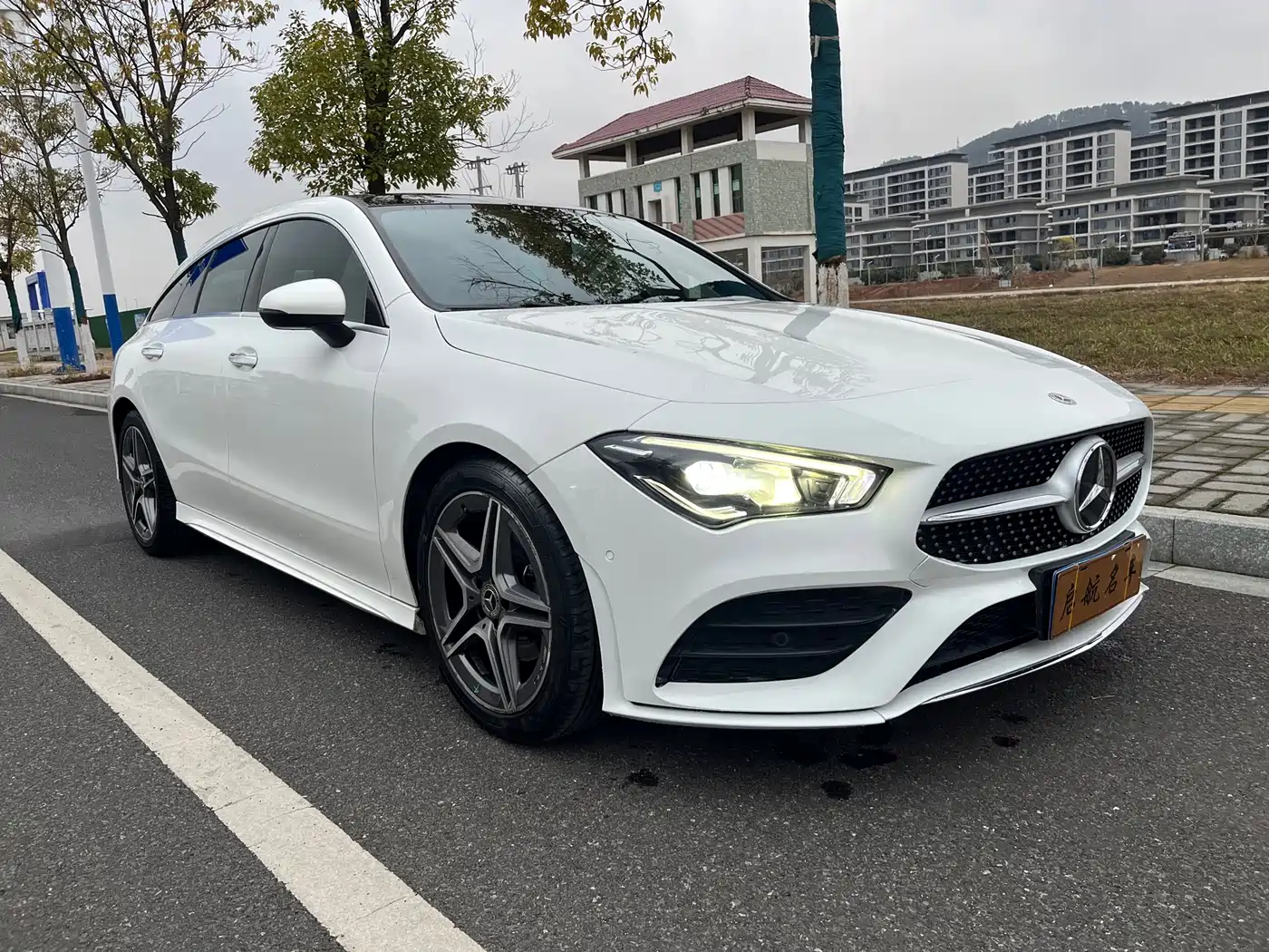 MERCEDES-BENZ CLA