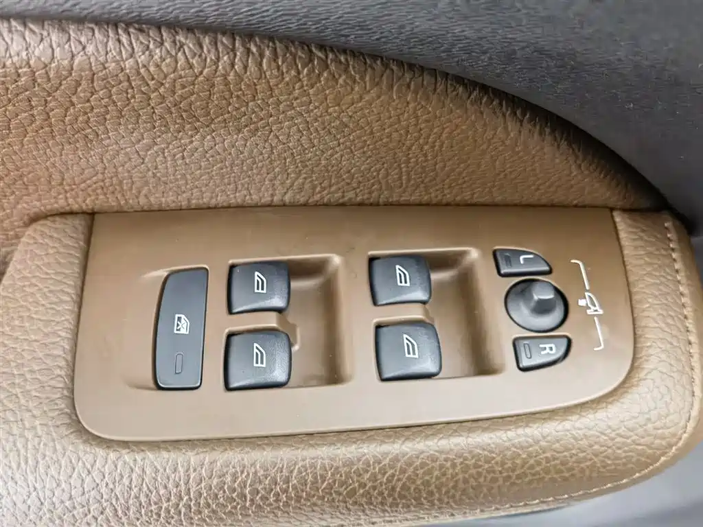 VOLVO S60 PLUG-IN HYBRID