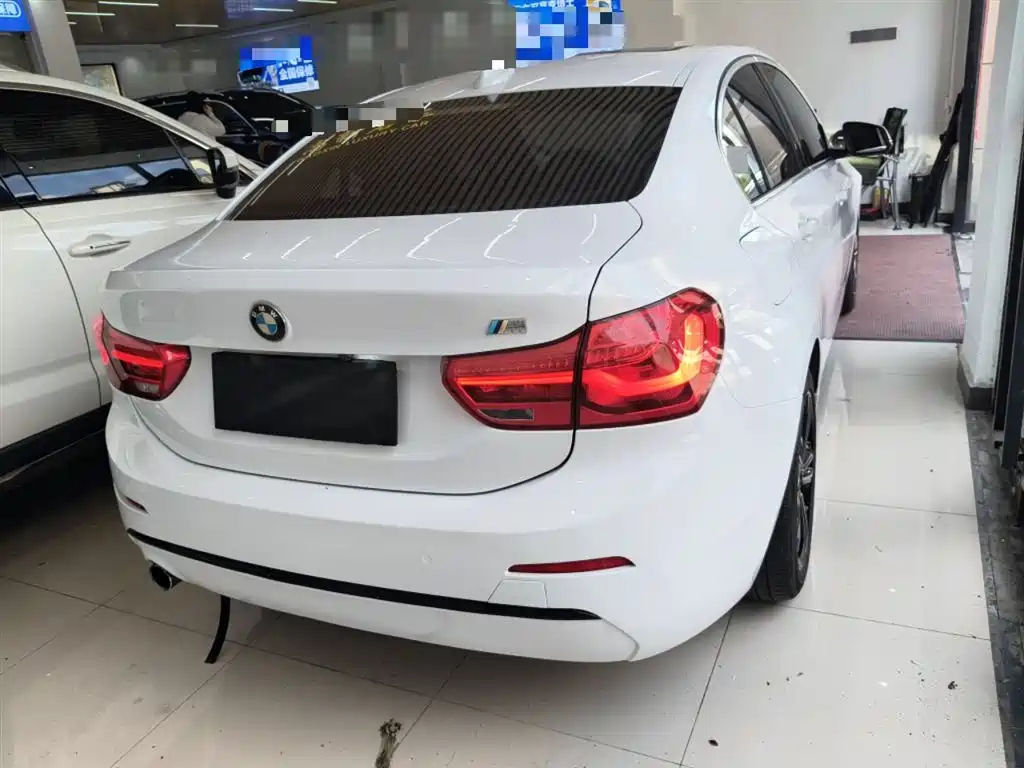 BMW 1 Series 2017 118i Sport фото 6