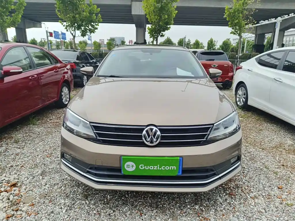 Volkswagen Sagitar 2016 230TSI 25th Anniversary Edition фото 3