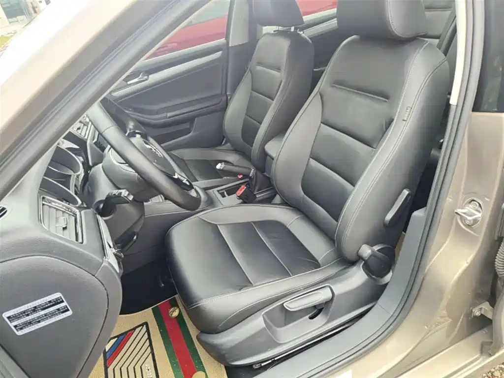 Volkswagen Sagitar 2016 230TSI 25th Anniversary Edition фото 15