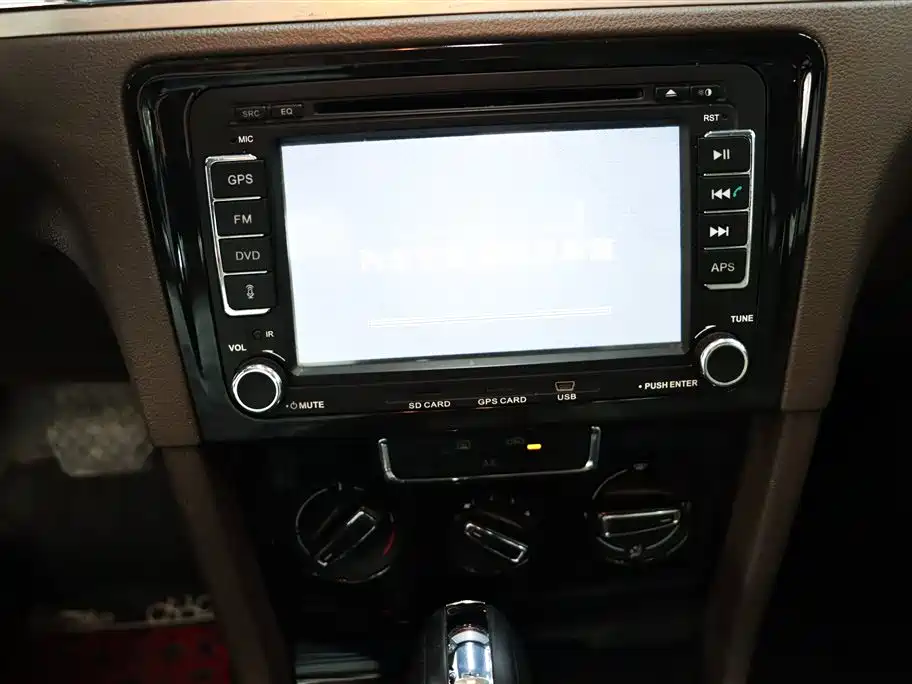 Volkswagen Bora 2014 1.6L Automatic Comfort Edition фото 16