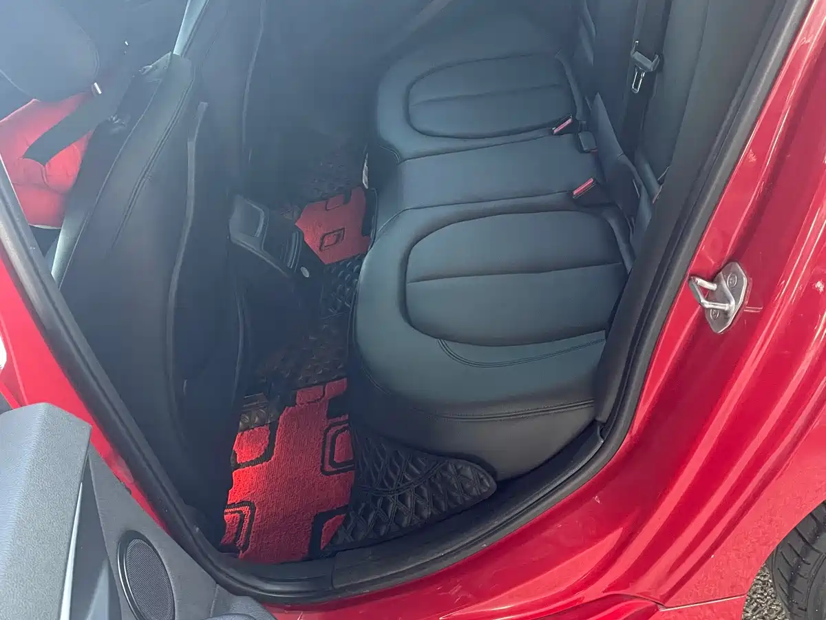 BMW 1 Series 2017 118i Sport фото 6