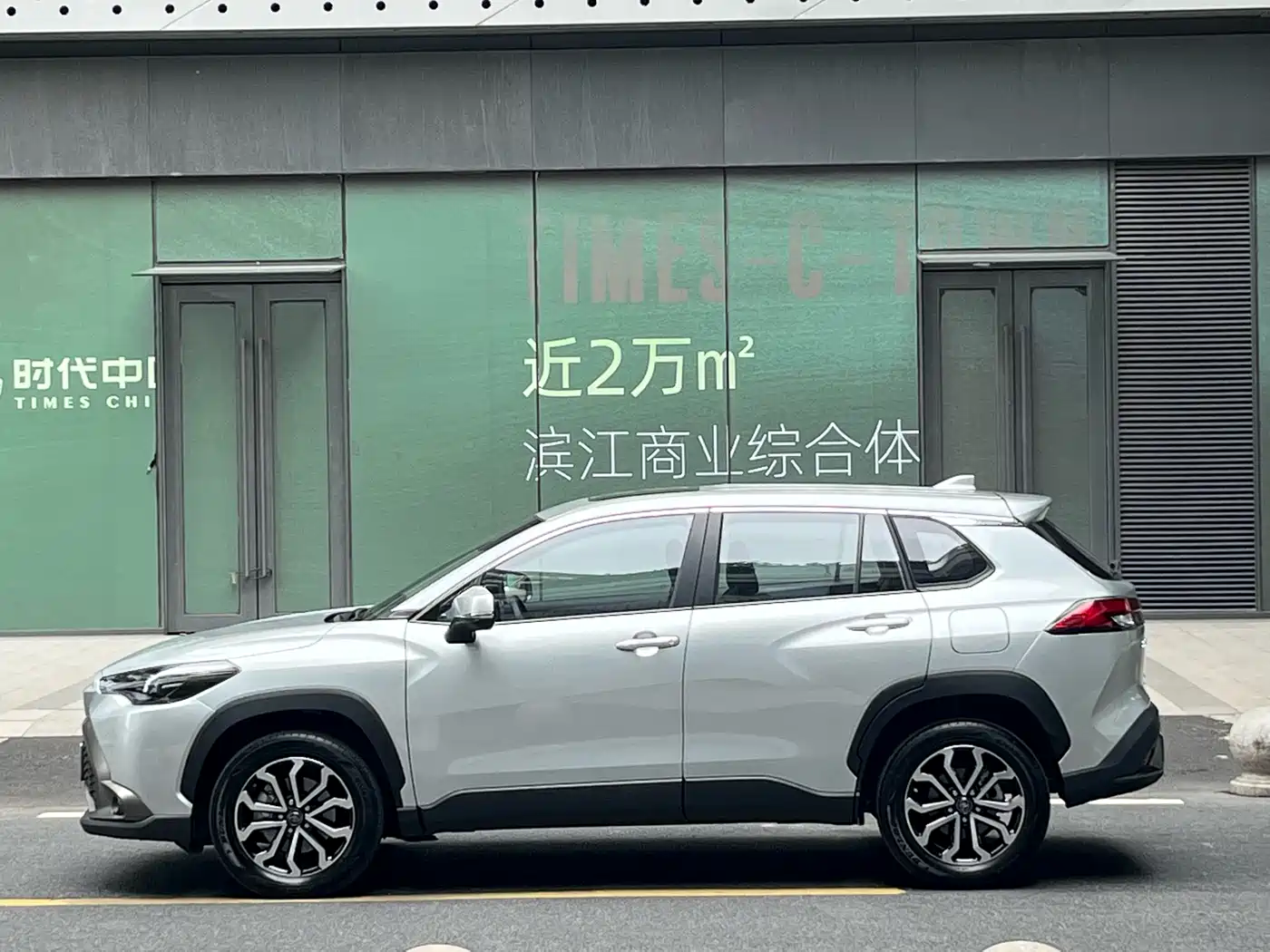 Toyota Frontlander 2023 2.0L CVT Luxury Edition фото 9