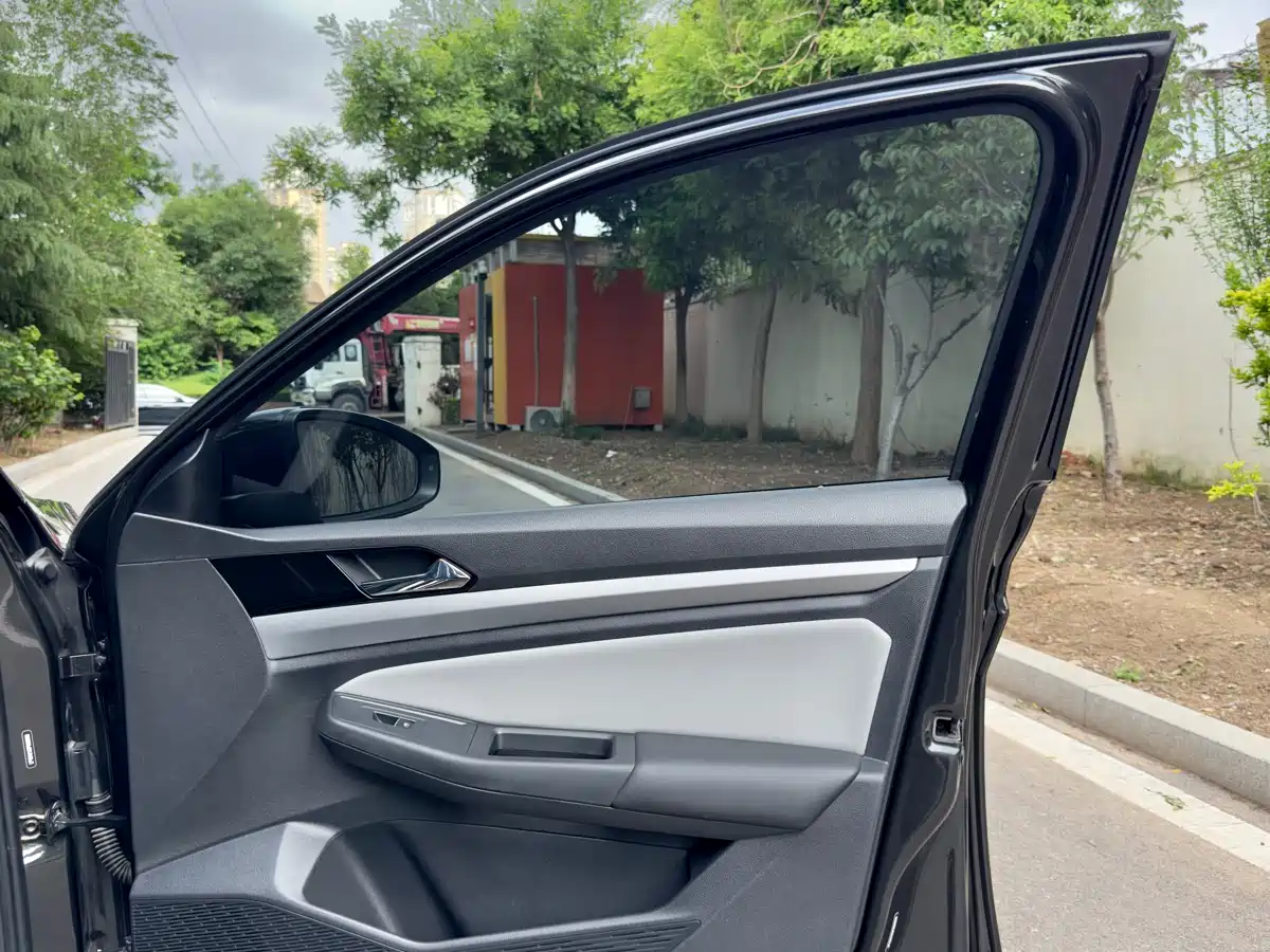 Volkswagen Bora 2023 300TSI DSG Premium Edition фото 19
