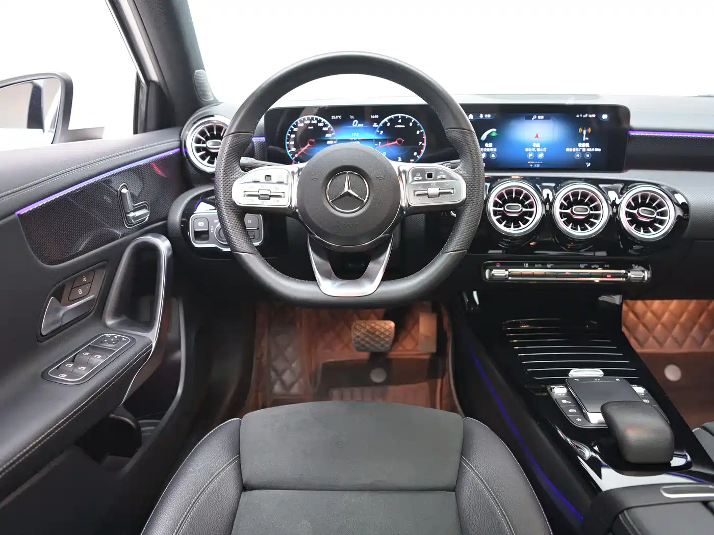 Mercedes-Benz A-Class 2022 Facelift III A 200 L Sport Sedan Fashion фото 6