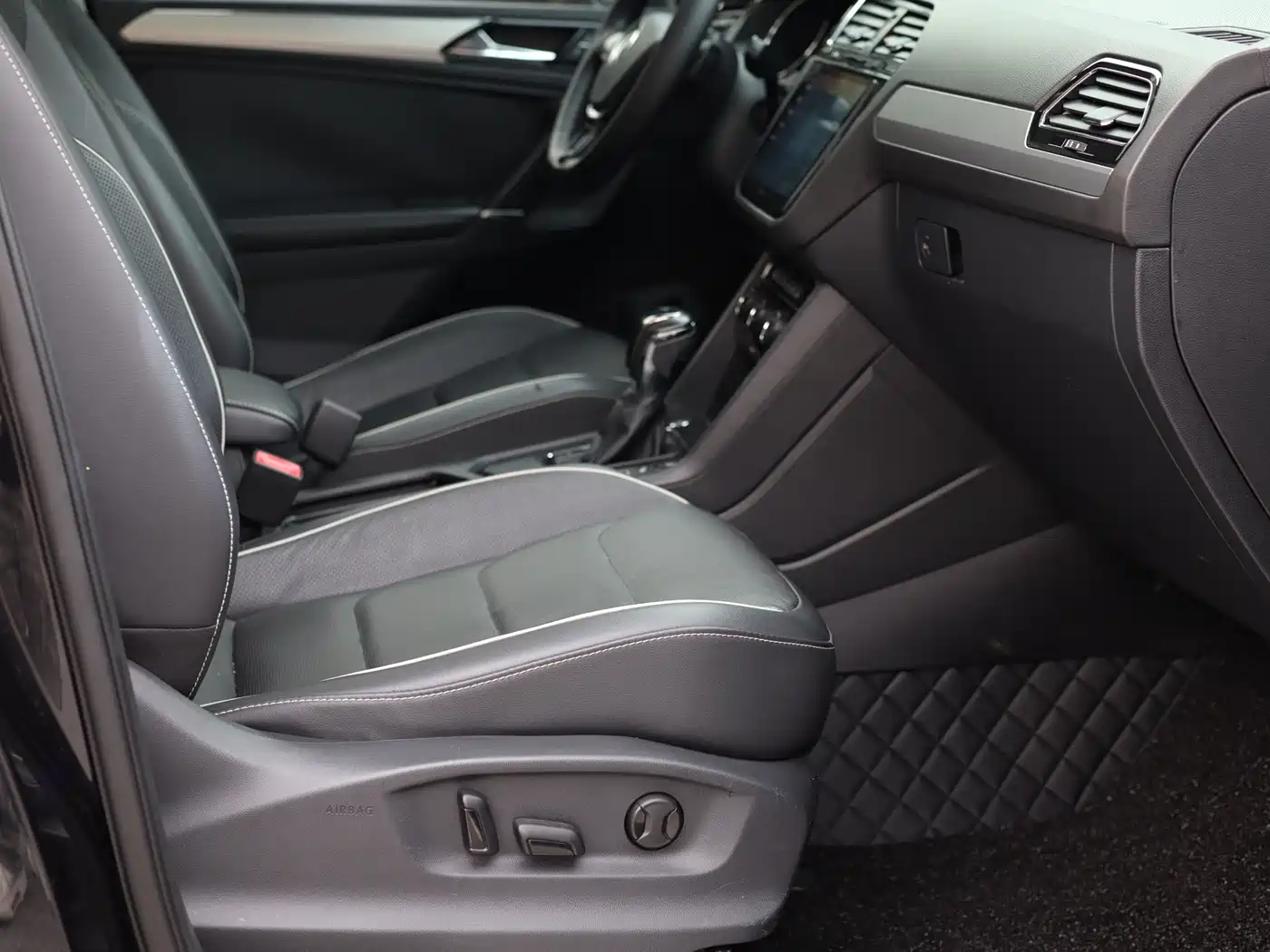 Volkswagen Tiguan L 2017 330TSI Automatic 2WD Flagship Edition фото 28