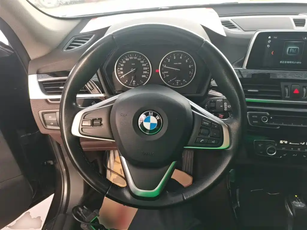 BMW X1 2018 xDrive20Li Premium Model фото 7